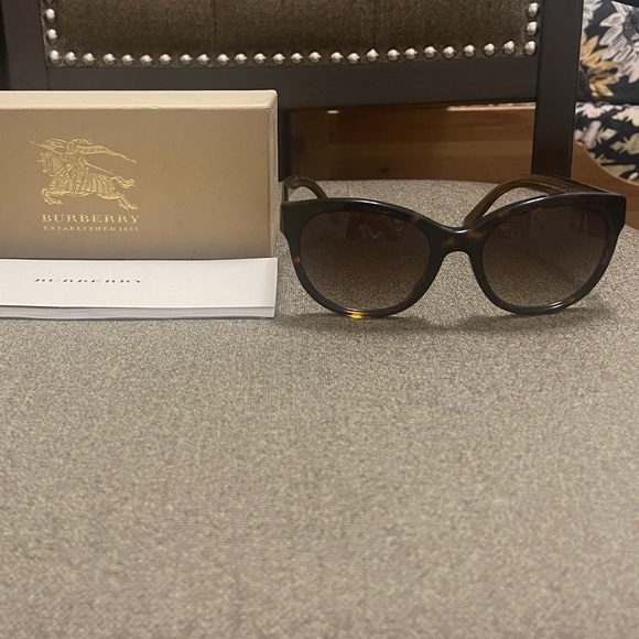 Burberry Sunglasses Tortoise Brown/Gradient Cateye - Picture 2 of 6
